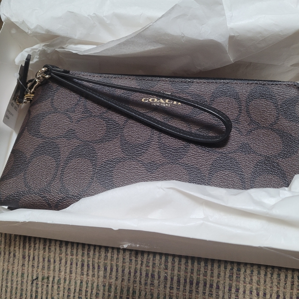 Small Coach clutch hand purse